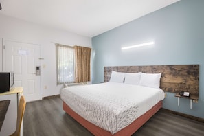 Desk, blackout drapes, iron/ironing board, free WiFi - Americas Best Value Inn Stockbridge (Stockbridge)