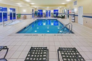Indoor pool - Country Inn & Suites by Radisson, Lewisburg, PA (Lewisburg)