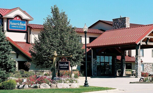 Exterior - AmericInn by Wyndham Oswego (Oswego)