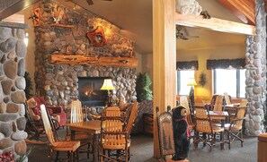 Lobby - AmericInn by Wyndham Oswego (Oswego)