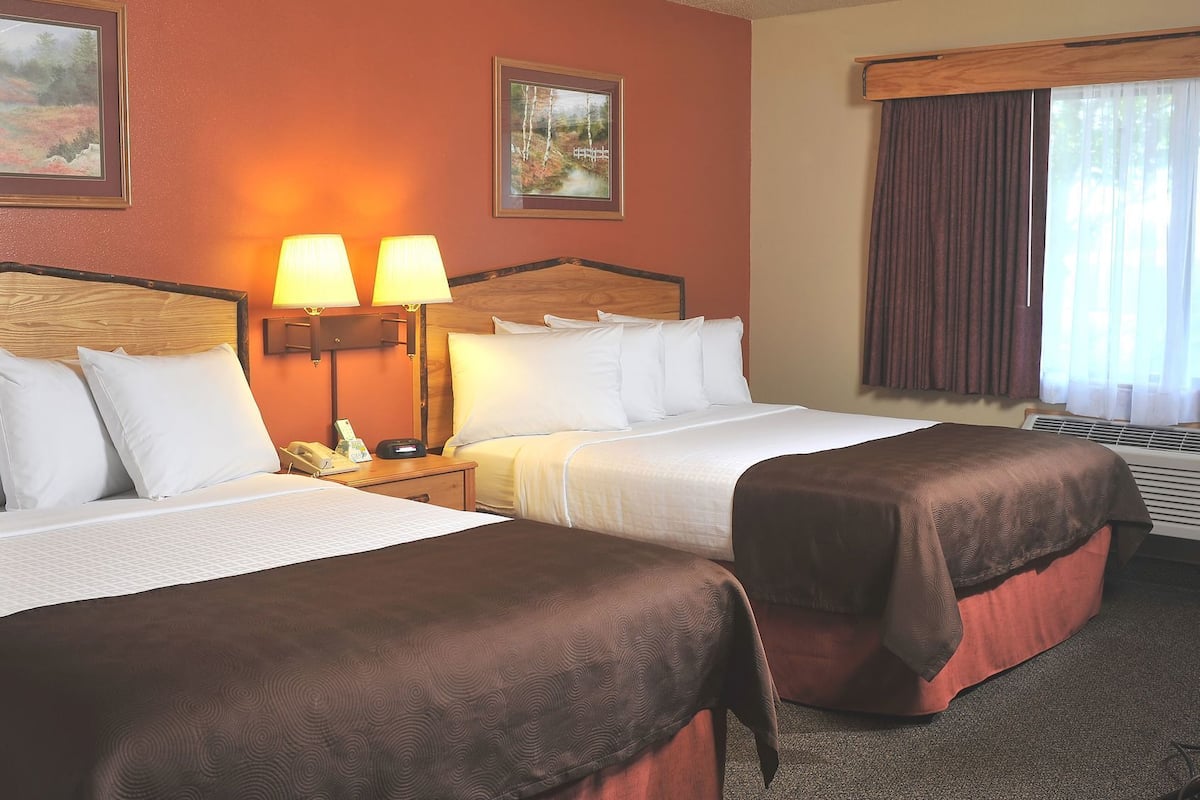 Premium bedding, pillowtop beds, in-room safe, desk