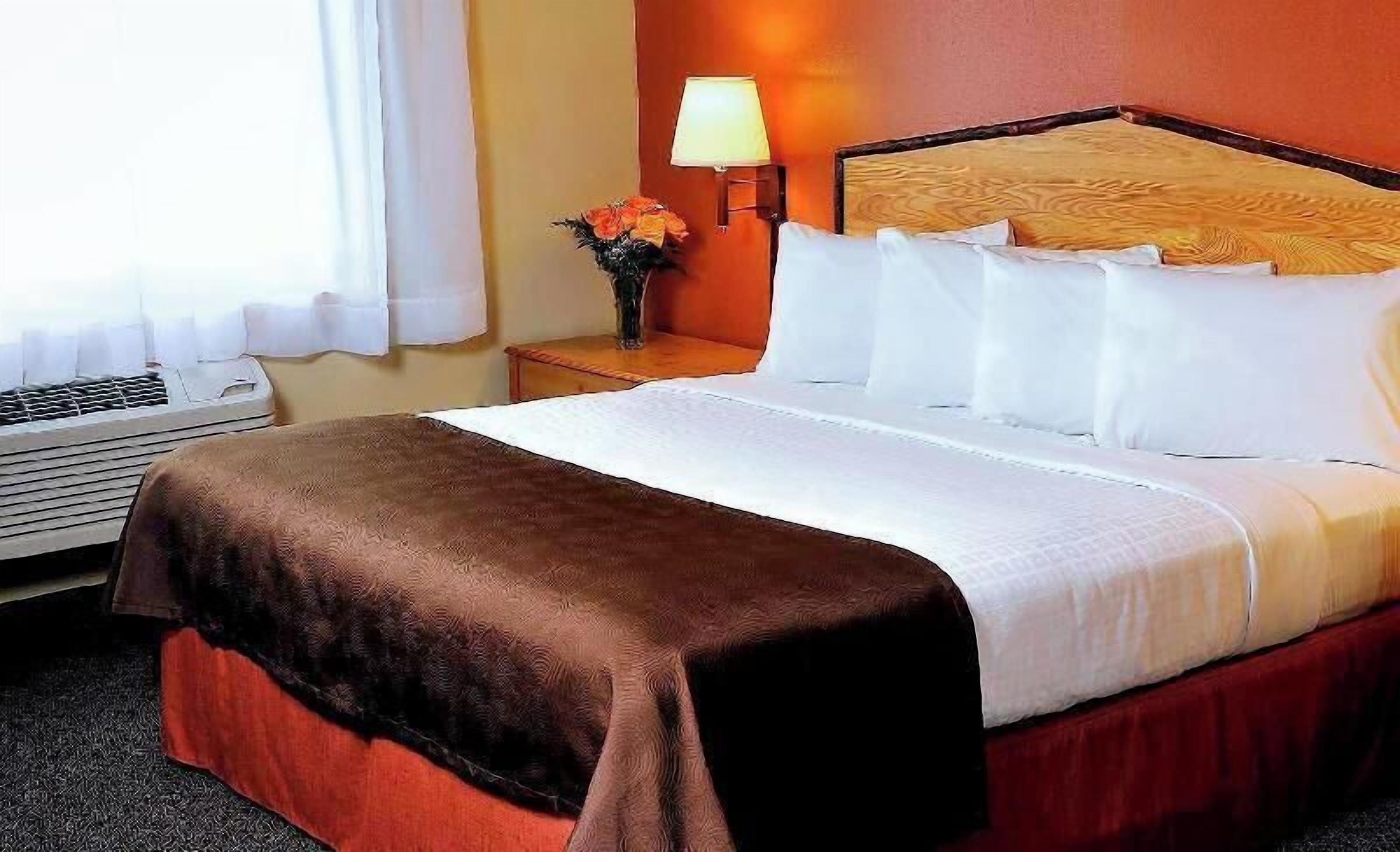 Premium bedding, pillowtop beds, in-room safe, desk