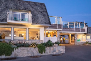 Front of property - evening/night - Cambria Beach Lodge (Cambria)