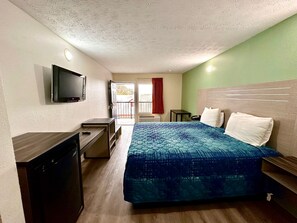 标准房, 1 张特大床 | 1 多间卧室、办公桌、熨斗/熨板、免费 WiFi