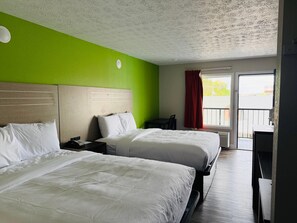 Desk, iron/ironing board, free WiFi, bed sheets - Park Inn by Radisson, Pigeon Forge South (Pigeon Forge)