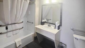 Chambre, 2 grands lits, accessible aux personnes à mobilité réduite, non-fumeurs | Couette en duvet d'oie, bureau