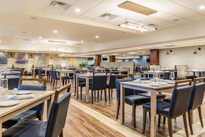 Breakfast, lunch, dinner and brunch served  - Wyndham Newport Hotel (Middletown)