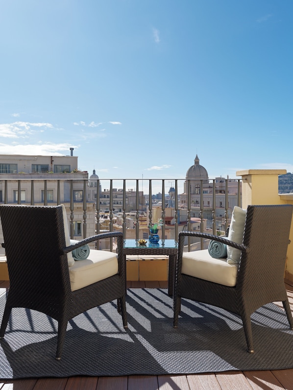 Minibar, in-room safe, desk, soundproofing