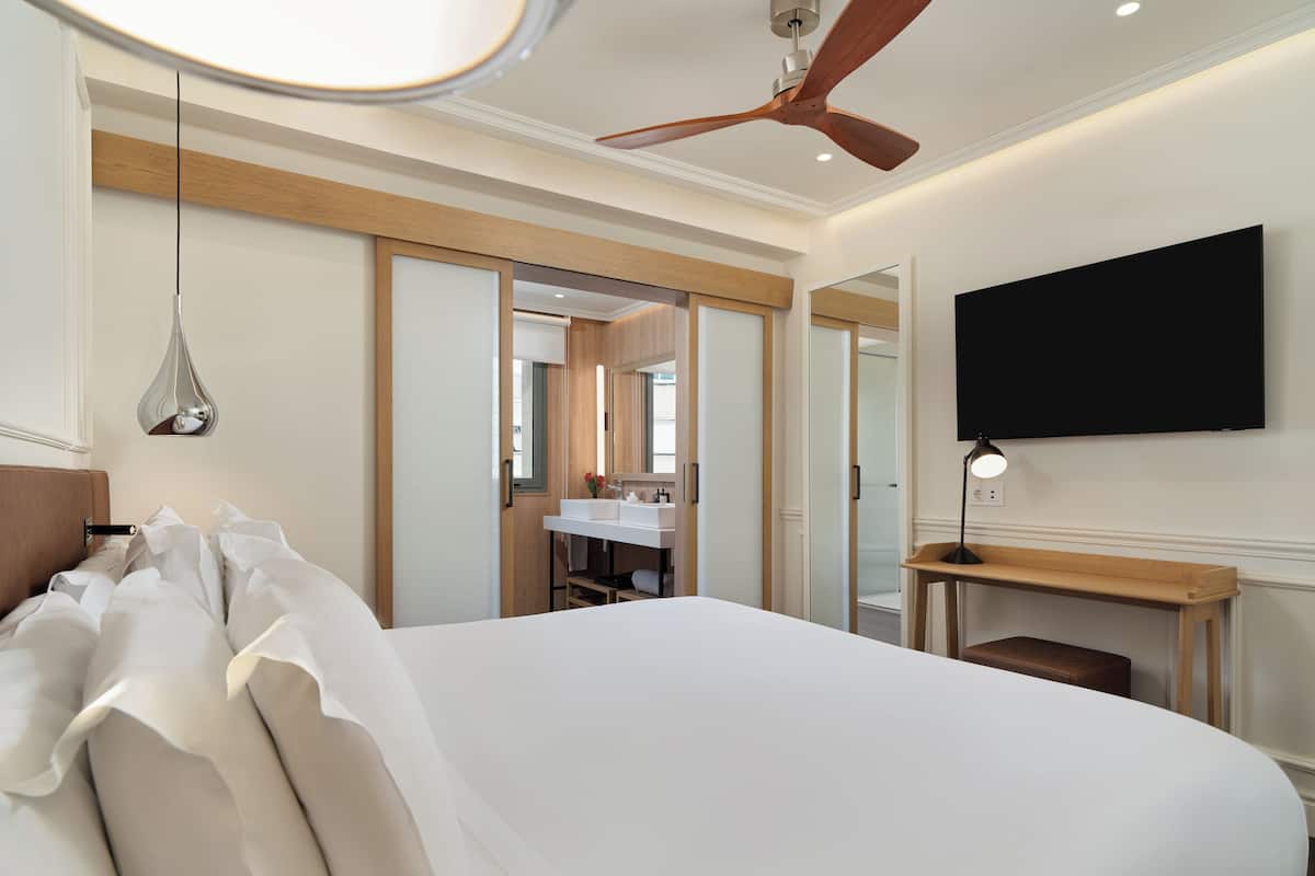 Classic-Zimmer | 1 Schlafzimmer, Minibar, Zimmersafe, Schreibtisch