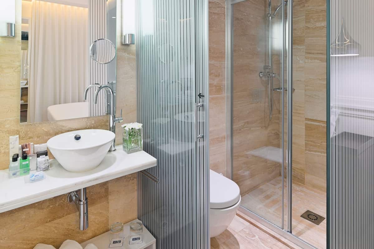 Designer-Toilettenartikel, Haartrockner, HandtĂŒcher