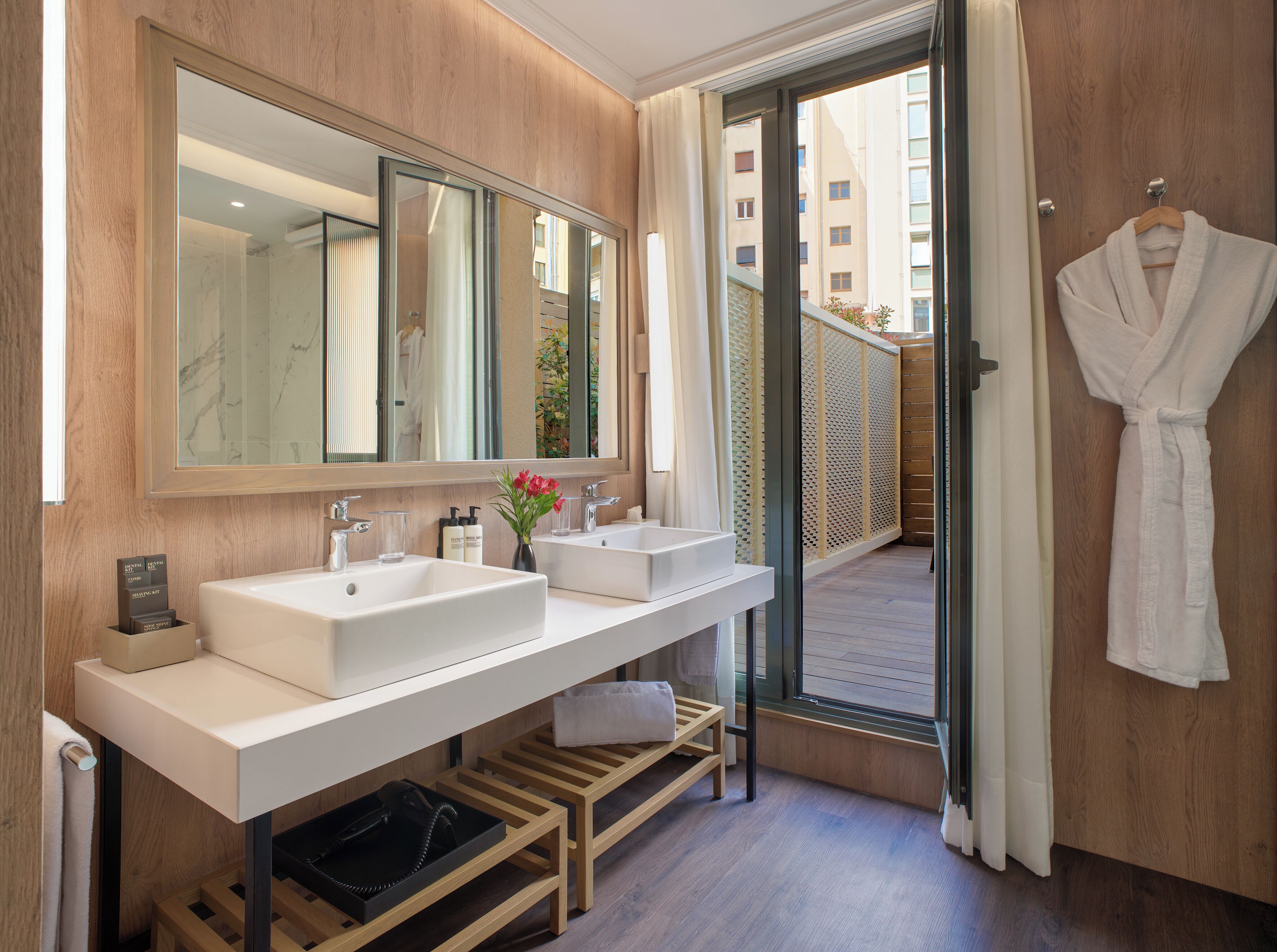 classic room, terrace (single use) | 1 bedroom, minibar, in-room safe, desk