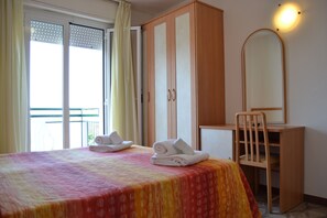 Double or Twin Room | In-room safe, desk, iron/ironing board, free WiFi - Hotel Apis (Rimini)