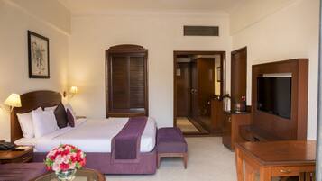 Deluxe Room | Minibar, desk, iron/ironing board, free cribs/infant beds