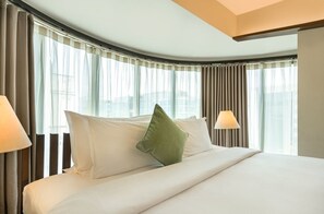 Suite | In-room safe, desk, laptop workspace, soundproofing - The Mirador (Mumbai)