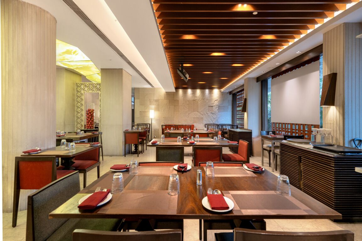 供应早餐、午餐和晚餐，亚洲菜