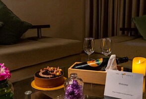 Odada yemek servisi