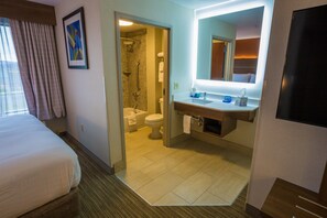 In-room safe, desk, iron/ironing board, free cots/infant beds - Holiday Inn Express Hotel & Suites Pasco-Tri Cities by IHG (Pasco)