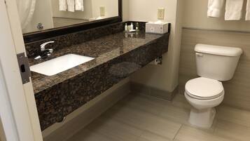 Combined shower/tub, free toiletries, hair dryer, towels