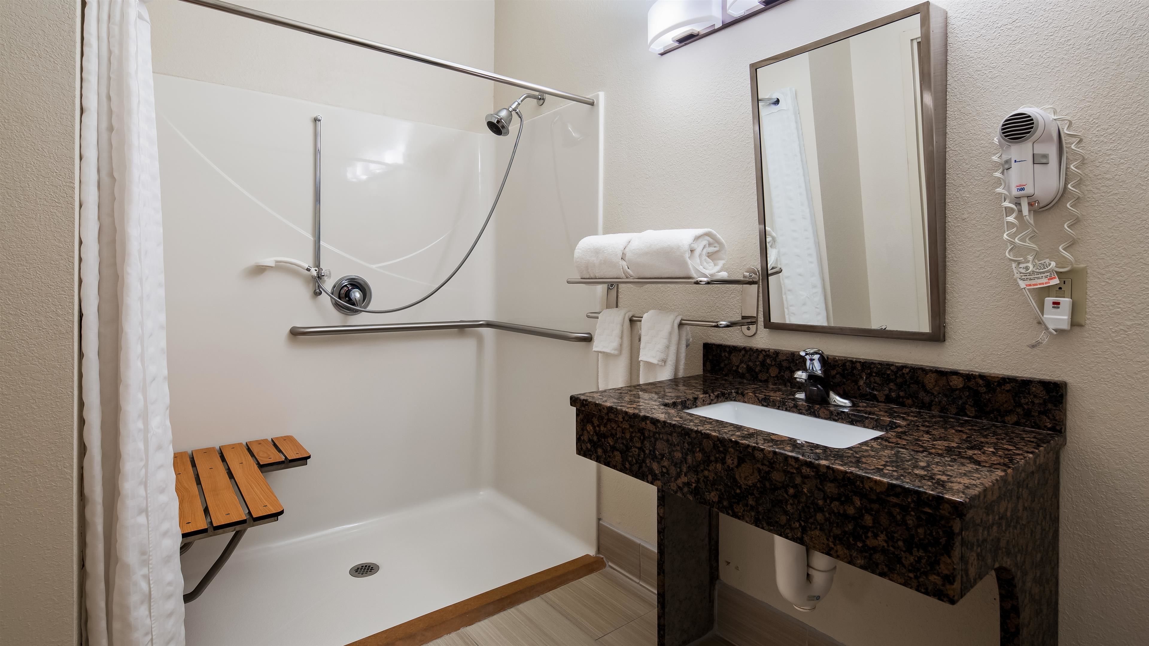 combined shower/bathtub, free toiletries, hair dryer, towels