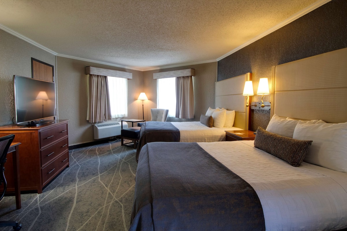 In-room safe, desk, iron/ironing board, free cribs/infant beds