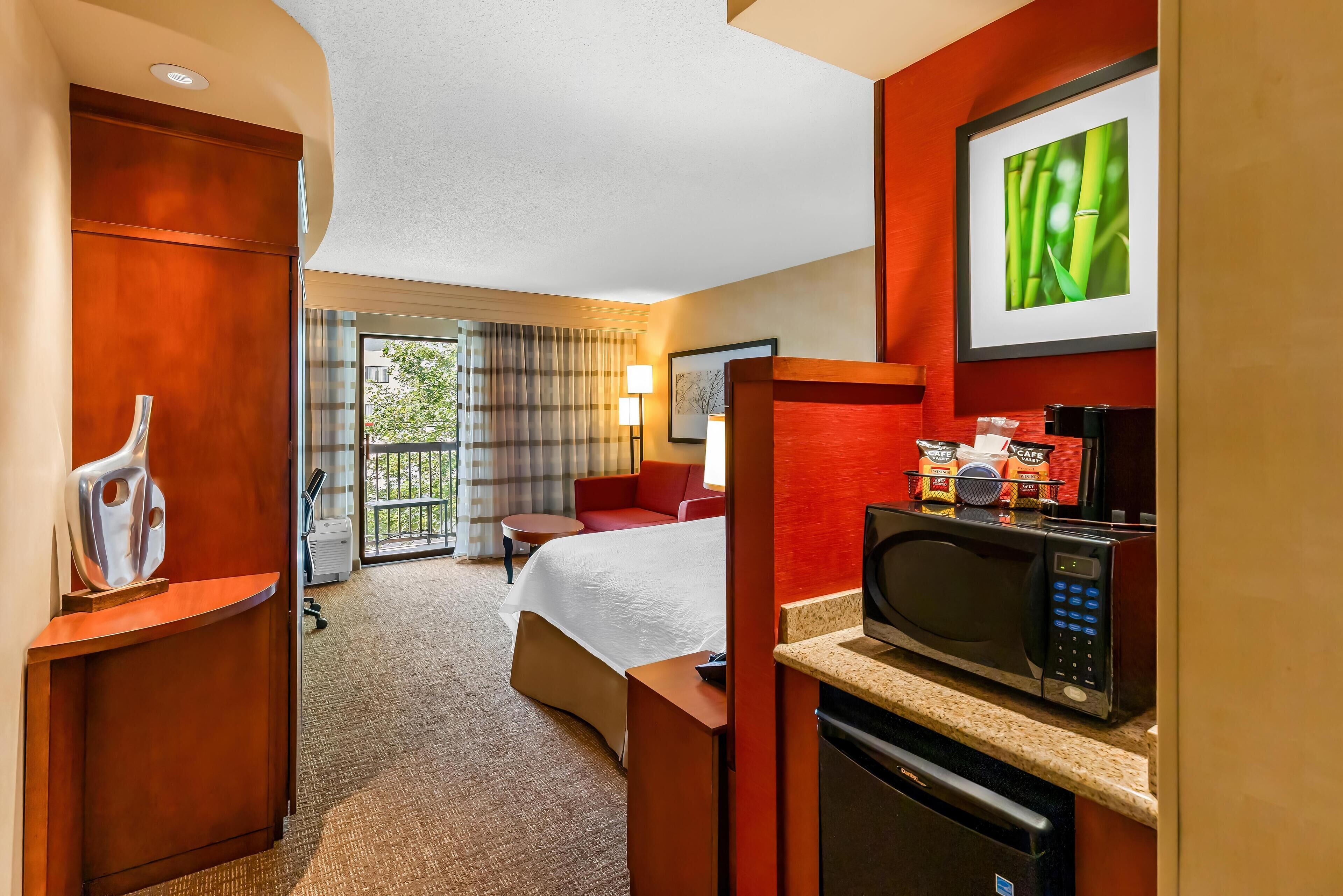 Chambre, 1 très grand lit, balcon