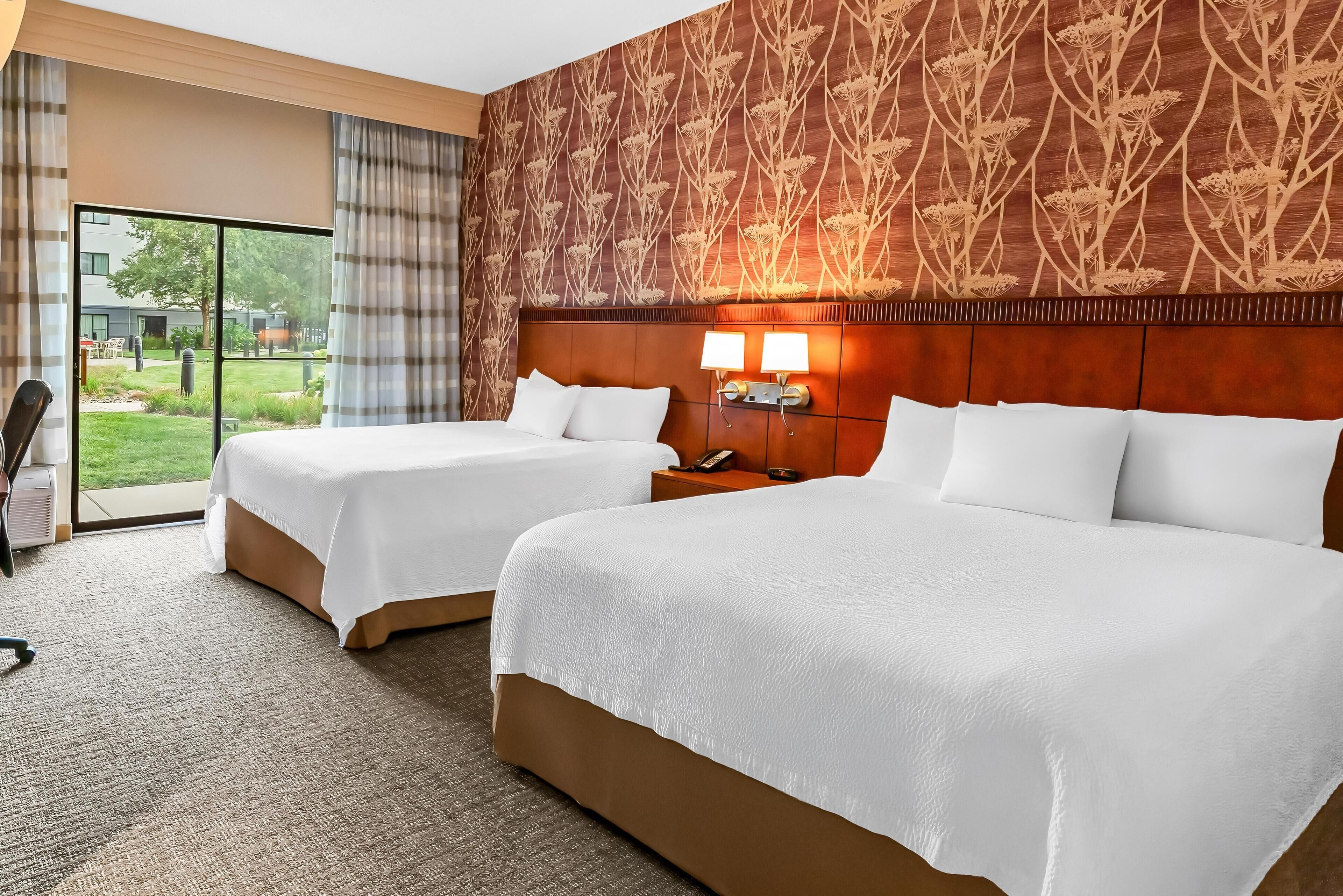 Hochwertige Bettwaren, Schreibtisch, laptopgeeigneter Arbeitsplatz