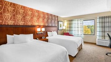 고급 침구, 책상, 노트북 작업 공간, 암막 커튼