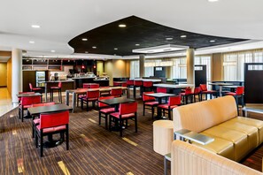 Free daily continental breakfast - Sonesta Essential Junction City (Junction City)