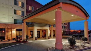 A hotel entrance with a covered walkway, columns, and a sign that reads "Courtyard." - Courtyard by Marriott Louisville Northeast (Louisville)