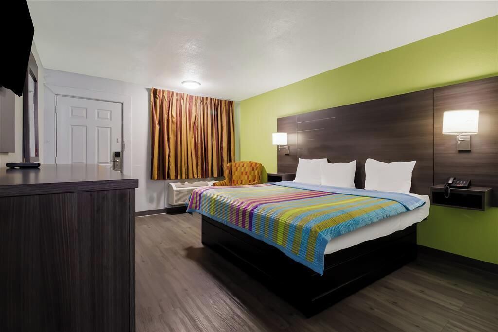 Individually furnished, desk, iron/ironing board, free WiFi