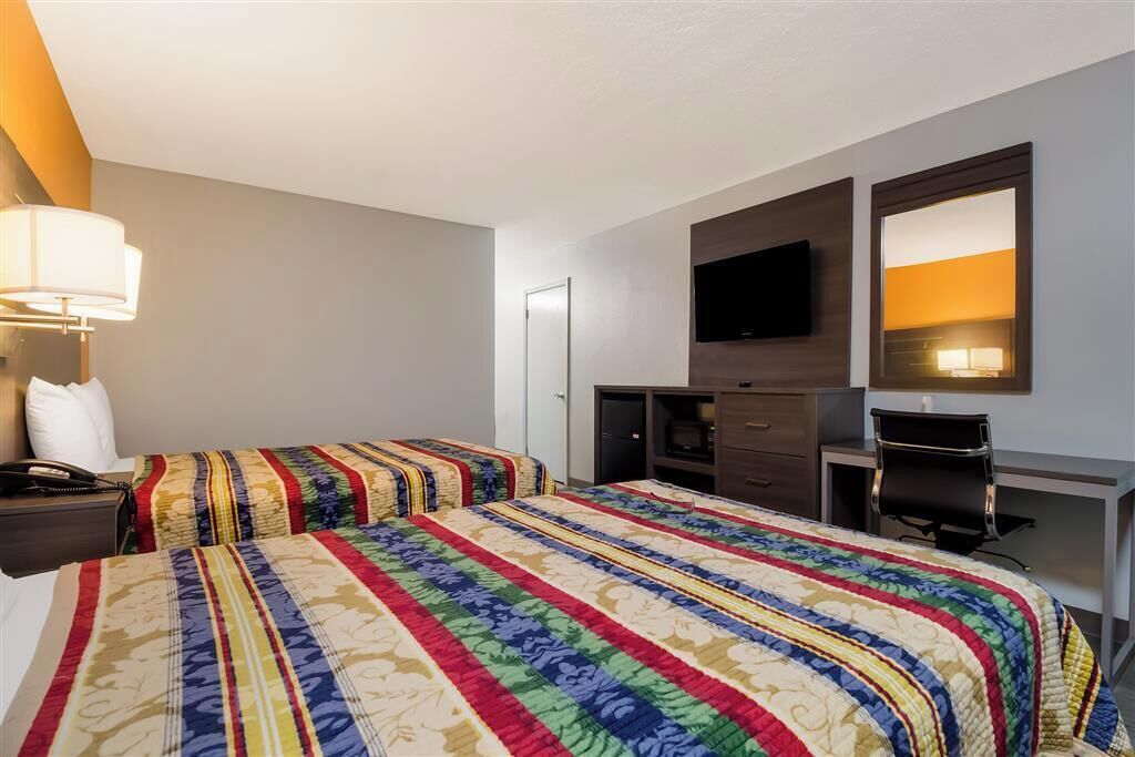 Individually furnished, desk, iron/ironing board, free WiFi