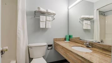 Combined shower/bathtub, free toiletries, hair dryer, towels