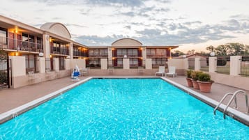 Outdoor pool, sun loungers