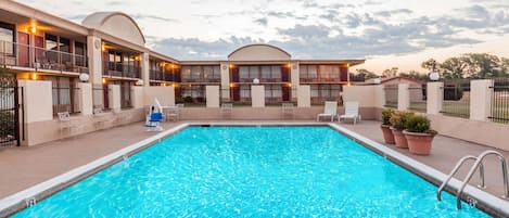 Outdoor pool, pool loungers