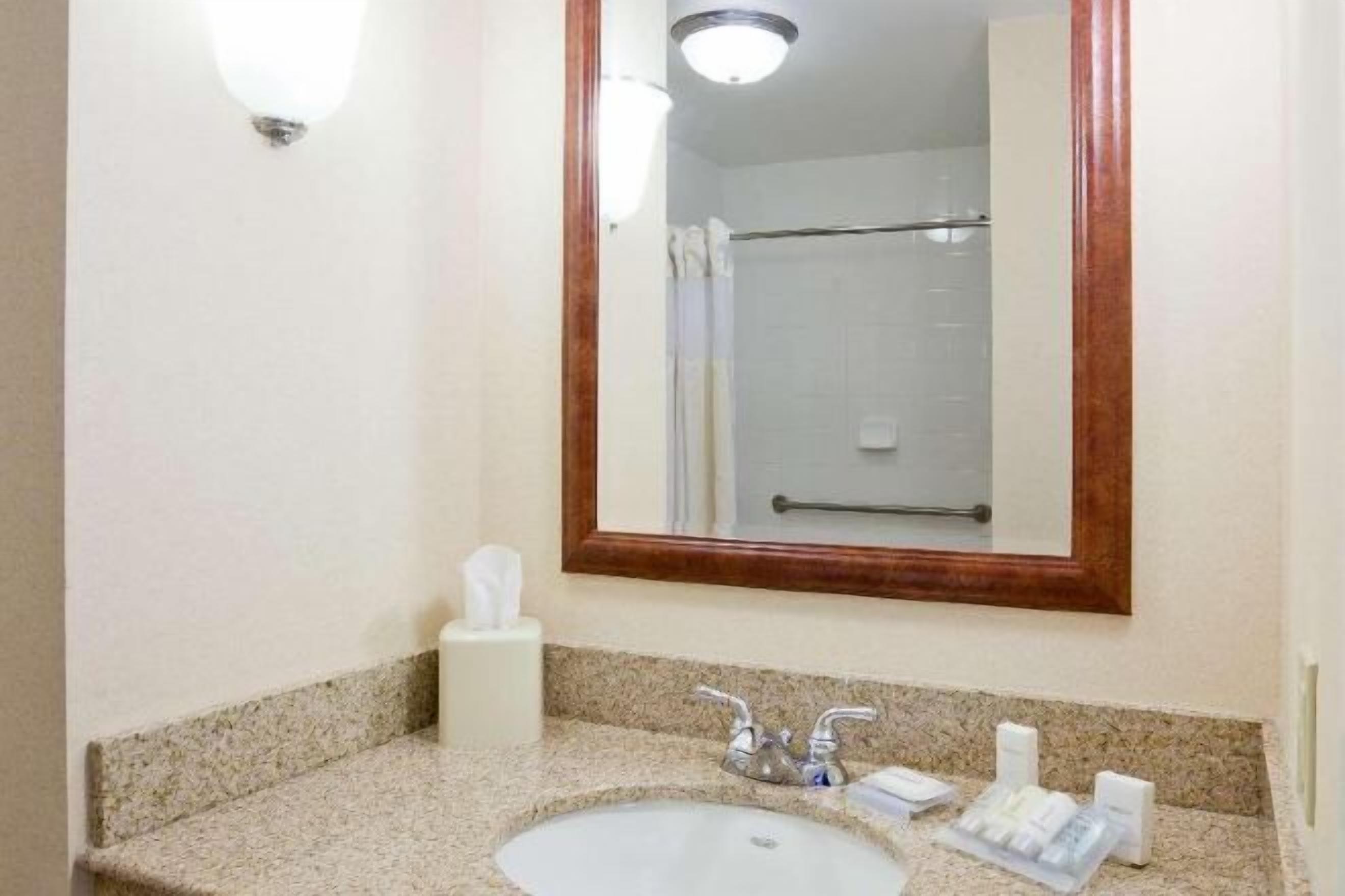 Bathroom | Combined shower/tub, deep soaking tub, hydromassage showerhead