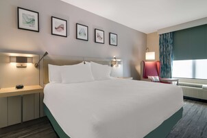 Premium bedding, in-room safe, desk, blackout drapes