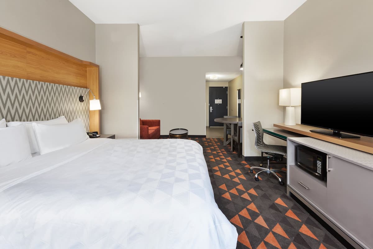 Premium Room, 1 King Bed with Sofa bed | Desk, soundproofing, iron/ironing board, free cribs/infant beds