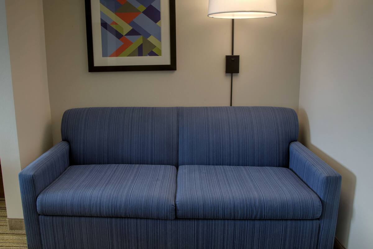 1 bedroom, in-room safe, desk, blackout curtains