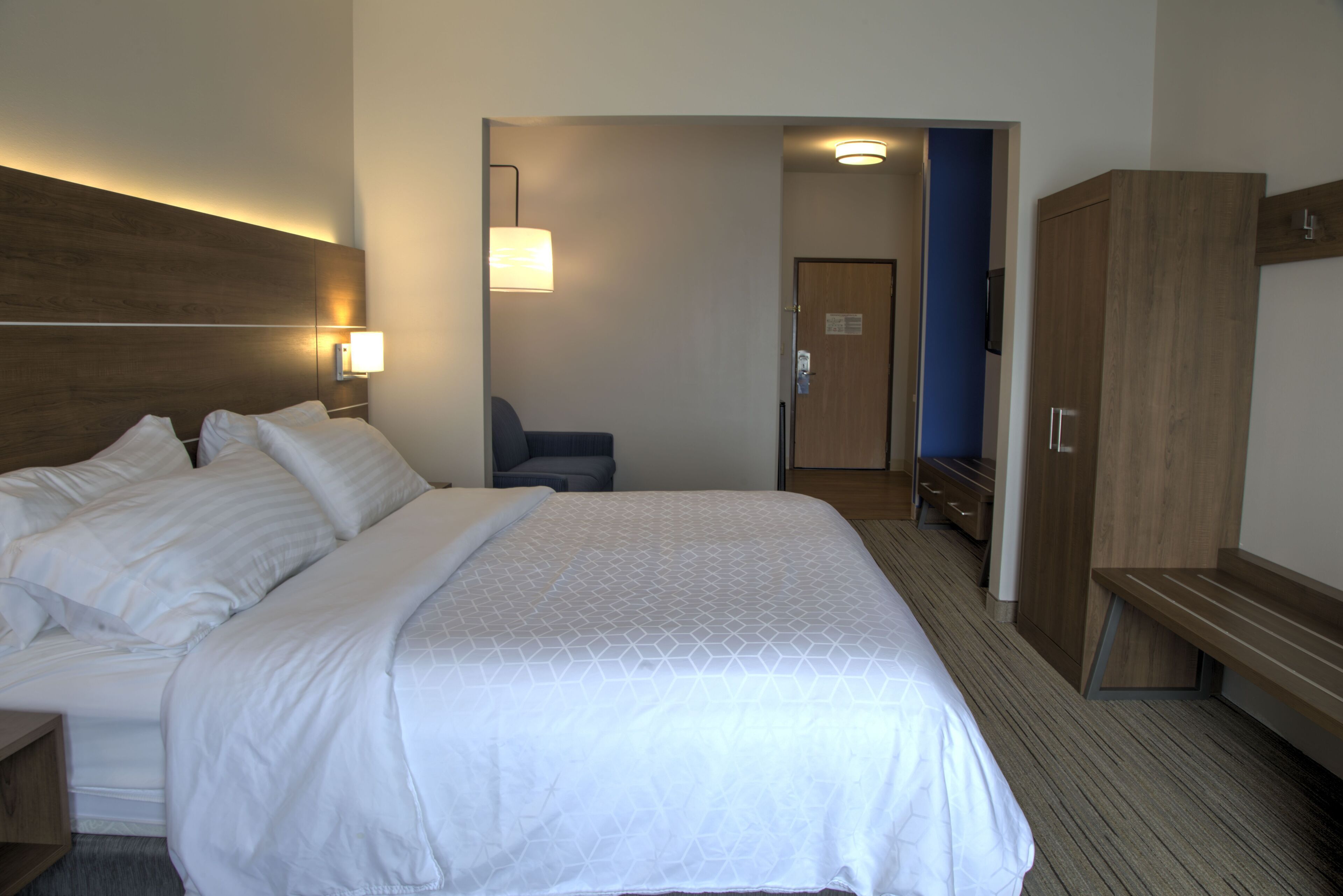 1 bedroom, in-room safe, desk, blackout curtains