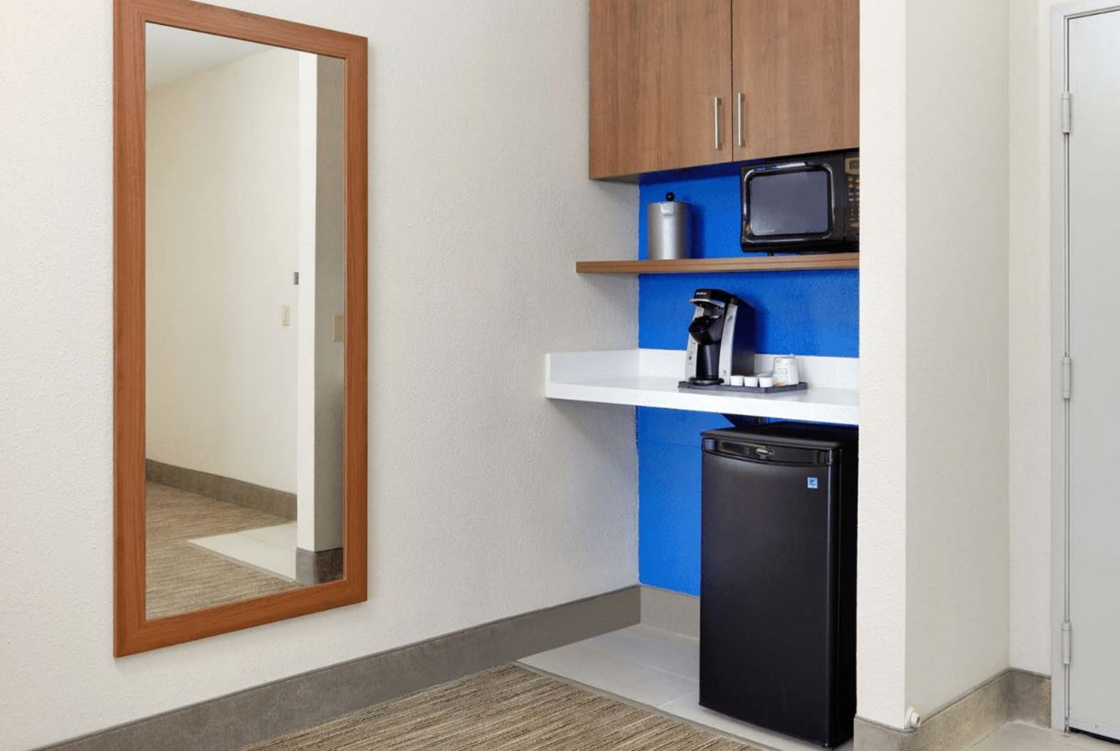 fridge, microwave, coffee/tea maker