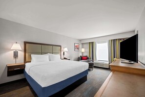 One King Bed, Non-Smoking | Desk, laptop workspace, iron/ironing board, free wired internet - Hampton Inn & Suites Wilson I-95 (Wilson)