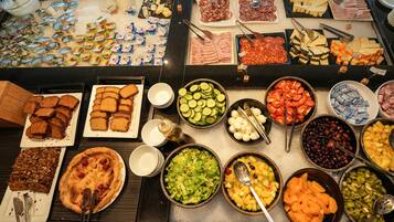 Desayuno buffet todos los días (con cargo)