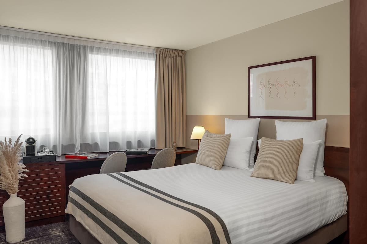 Premium bedding, minibar, in-room safe, desk