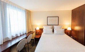Luxe beddengoed, een minibar, een kluis op de kamer, een bureau