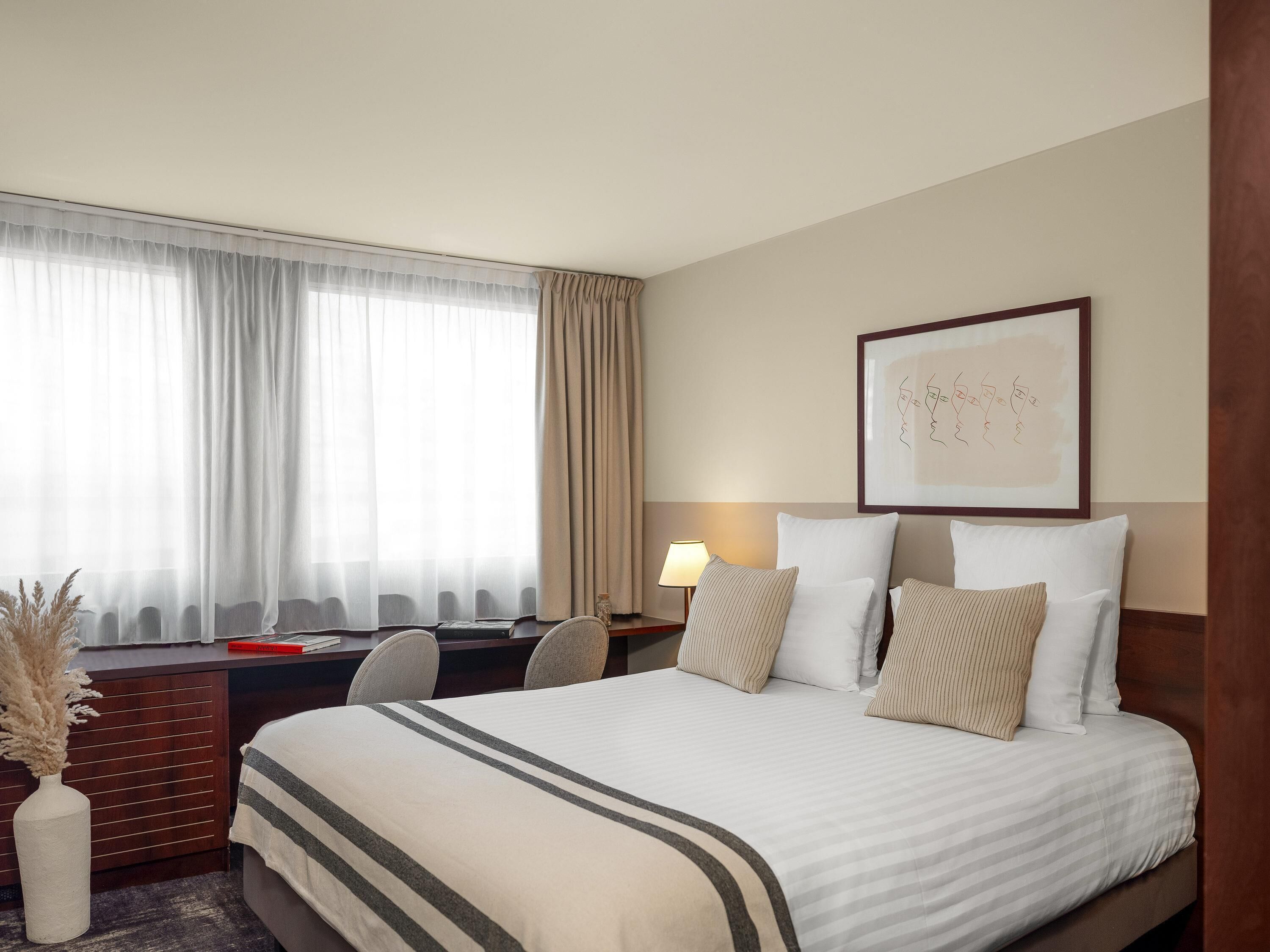 Classic Room, 1 Double Bed | Premium bedding, minibar, in-room safe, desk