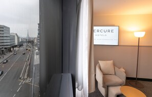 Superior kamer, 1 tweepersoonsbed, in toren (Eiffel Tower view) | Luxe beddengoed, een minibar, een kluis op de kamer, een bureau
