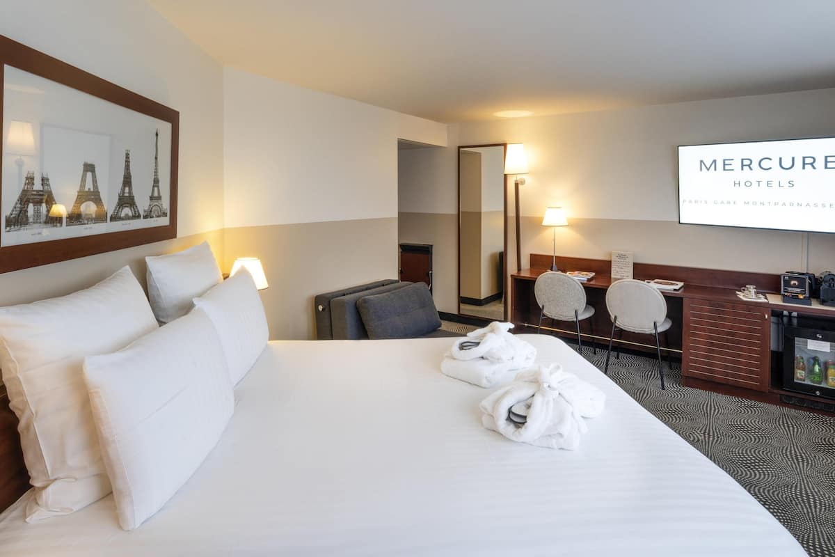 Premium bedding, minibar, in-room safe, desk