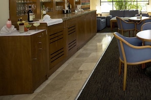 Bar (in der Unterkunft)
