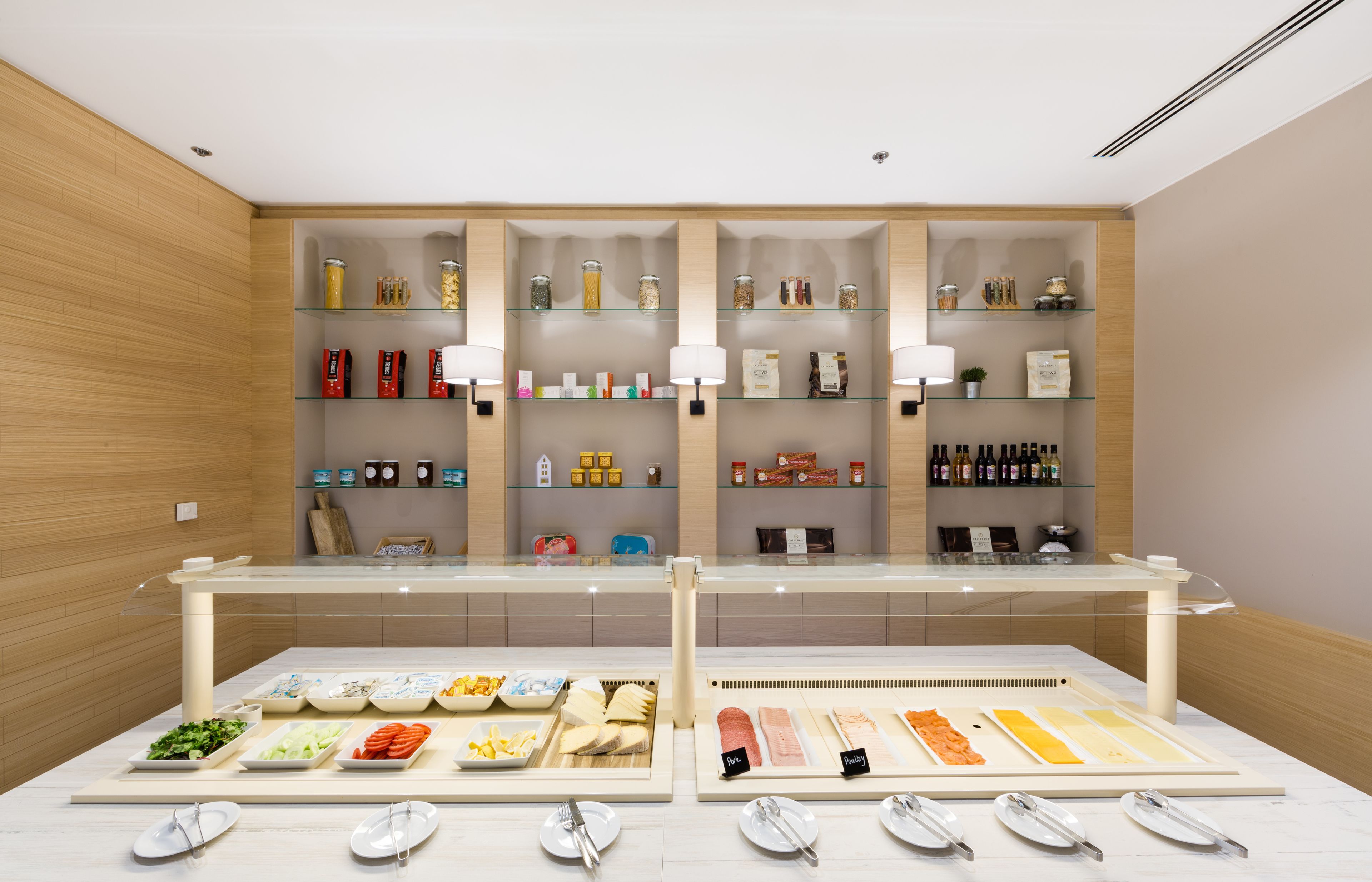 Tägliches Frühstücksbuffet (25 EUR pro Person)