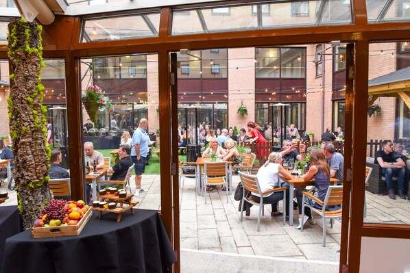 Bar (en la propiedad)